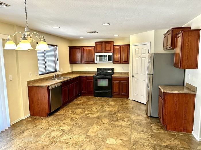 2208 S 48th St - Photo 5 of 34