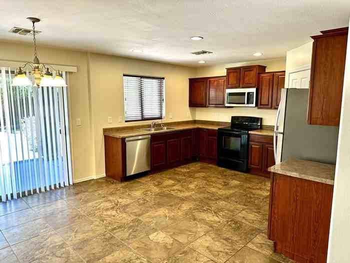 2208 S 48th St - Photo 6 of 34