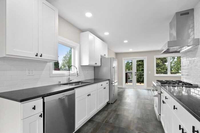 3447 41st Ave Sw - Photo 3 of 50