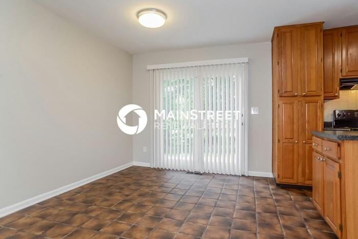 306 Prairie Ln - Photo 7 of 17