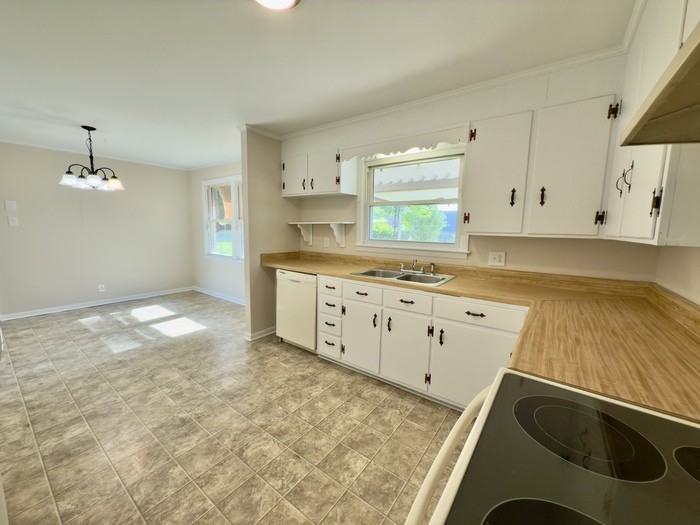 222 Yorktown Rd - Photo 4 of 32