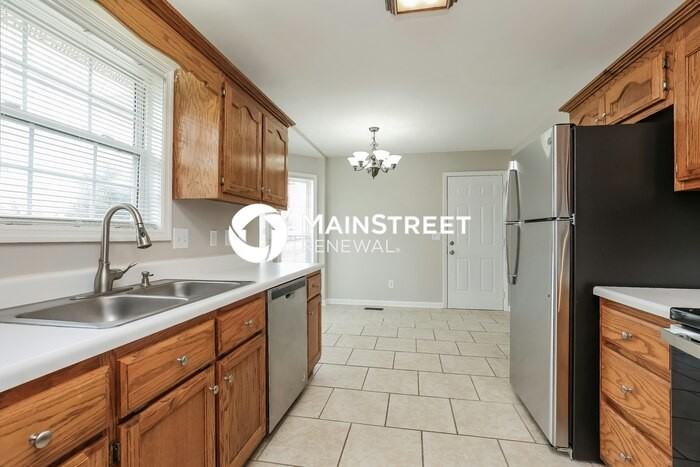 7002 Summit Ct - Photo 6 of 17