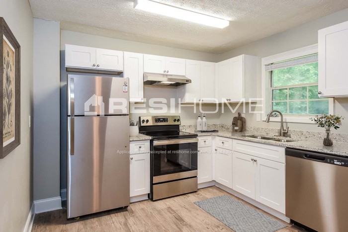 982 Millwood Dr Sw - Photo 3 of 21