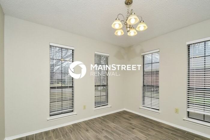 5617 Bogota Dr - Photo 6 of 15