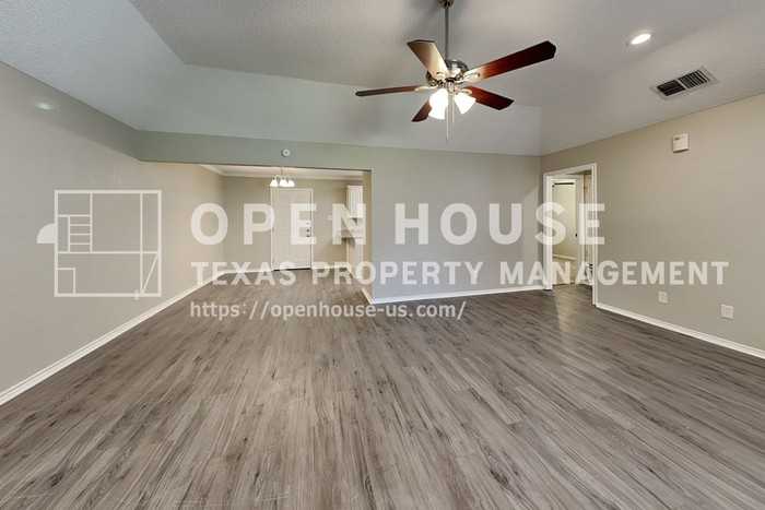 6880 Hickory Hollow Ln - Photo 5 of 19