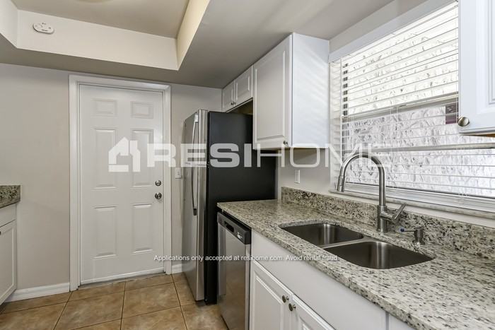 3848 Beachman Dr - Photo 4 of 19