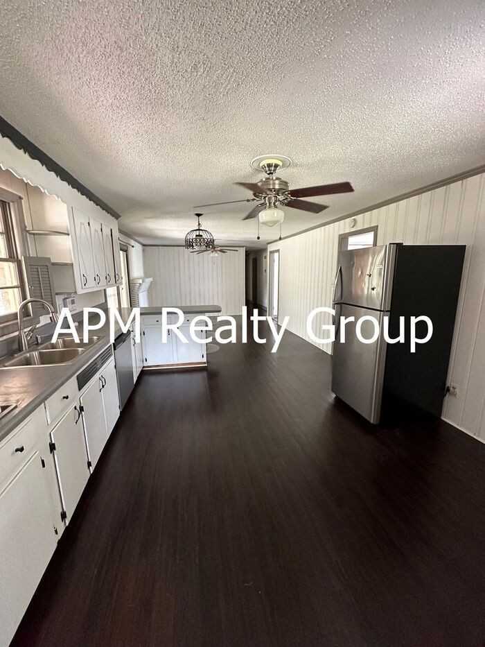 1421 Adella St - Photo 2 of 13