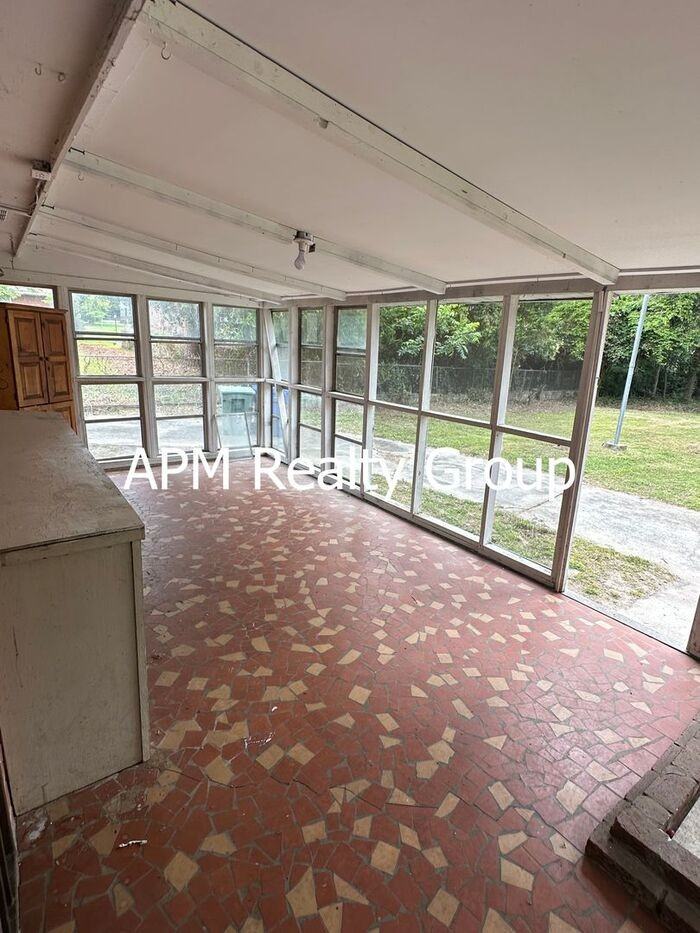 1421 Adella St - Photo 7 of 13