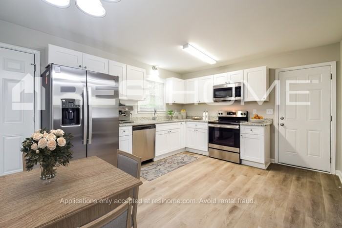 8283 Brittany Ln - Photo 3 of 20