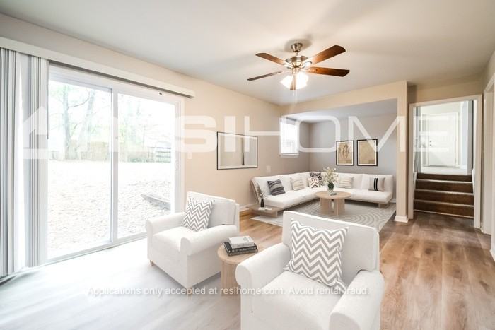 8283 Brittany Ln - Photo 6 of 20