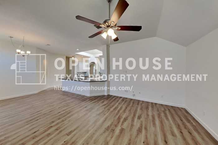 4307 Trailridge Dr - Photo 4 of 22