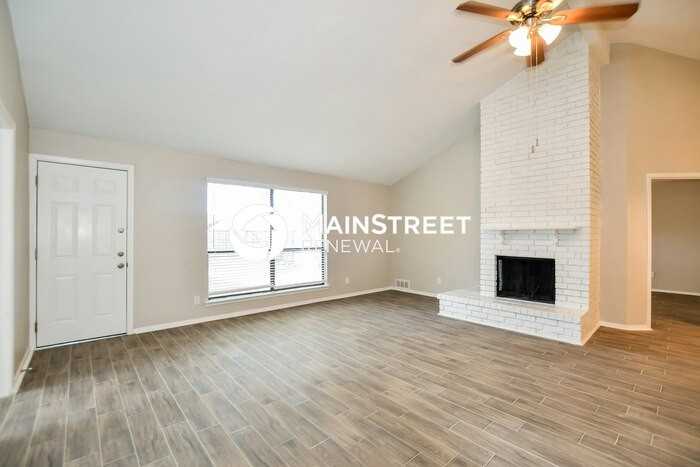 1001 Field Trail Dr - Photo 2 of 16