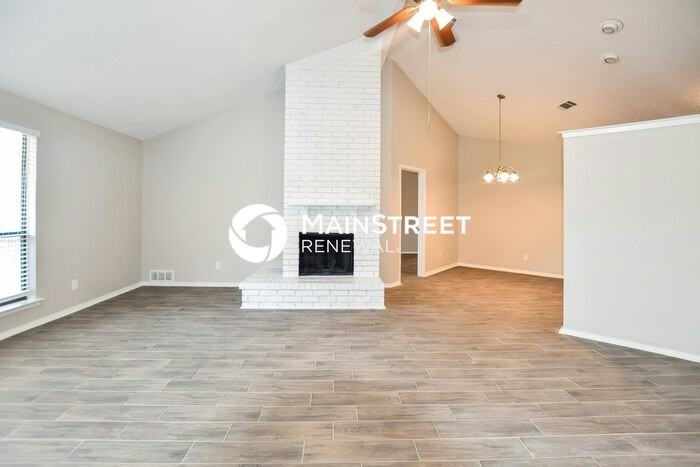 1001 Field Trail Dr - Photo 4 of 16