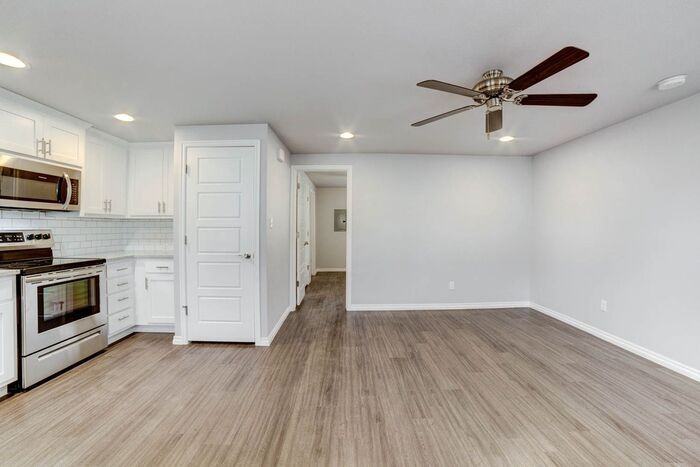 2639 E 10th St #03 - Photo 5 of 22