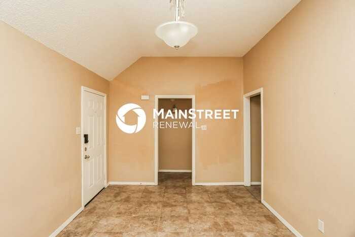1717 Worthington Ln - Photo 3 of 15