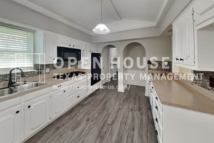 1944 Chesham Dr - Photo 6 of 22