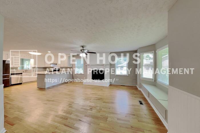 2330 Hinton Rd - Photo 4 of 20