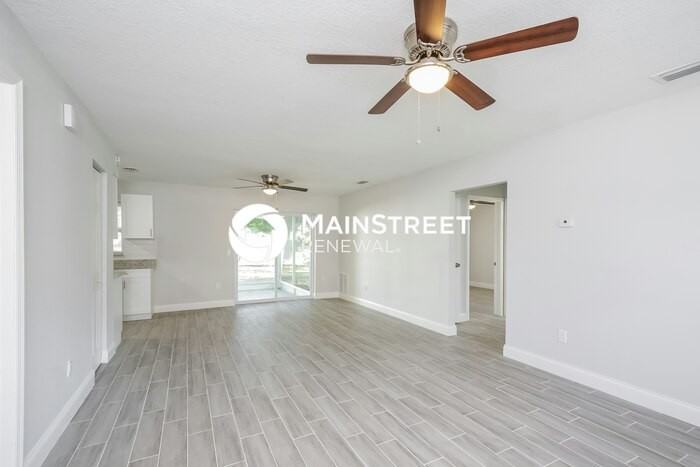375 Scott St - Photo 4 of 16