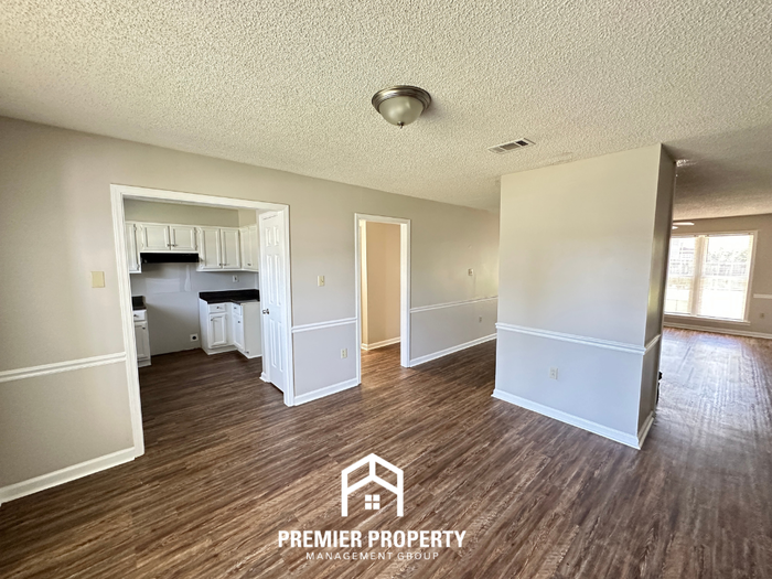 6387 Fawn Hollow Cir N - Photo 3 of 21