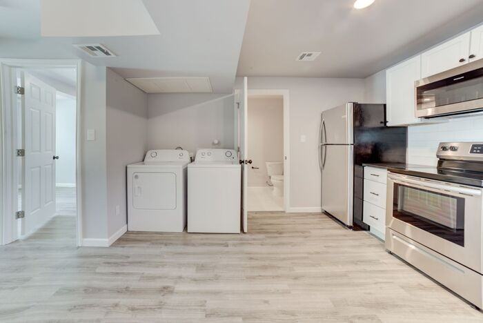 2417 E 7th St #A - Photo 4 of 23