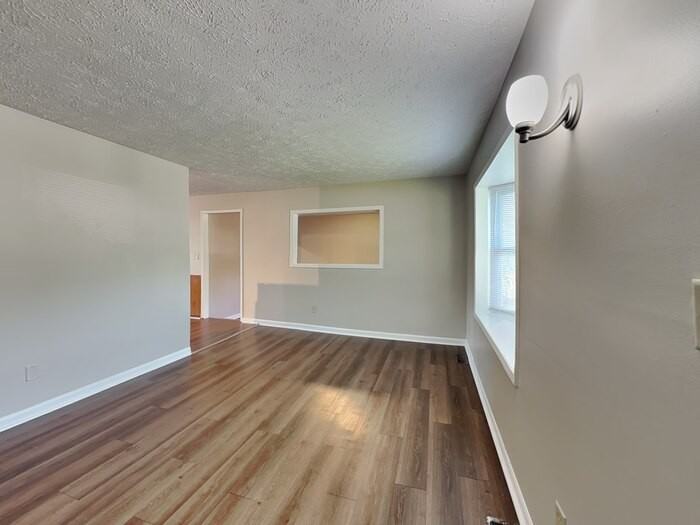 1502 Elizabeth Dr - Photo 4 of 21