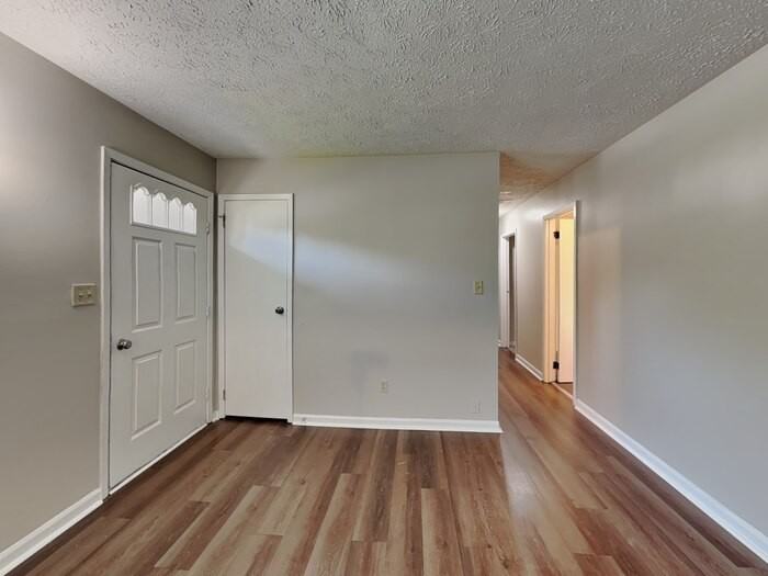 1502 Elizabeth Dr - Photo 5 of 21