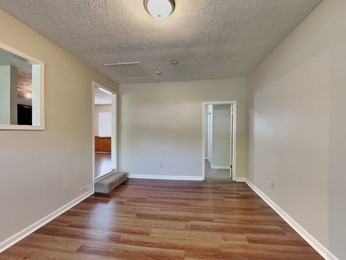 1502 Elizabeth Dr - Photo 7 of 21
