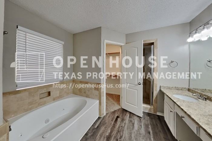 824 Quail Brook Dr - Photo 4 of 20