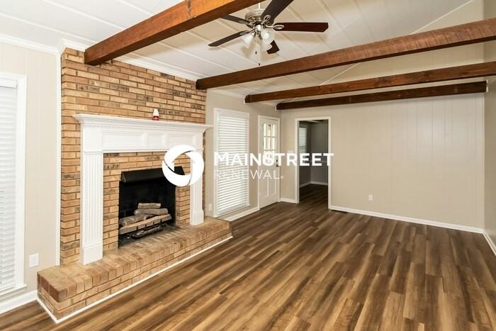 1744 Sam Dr - Photo 3 of 15