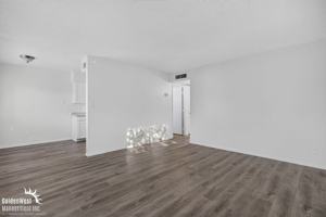 featured image of 2209 W Belmont Ave #6