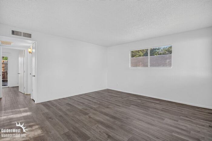 2209 W Belmont Ave #6 - Photo 2 of 17