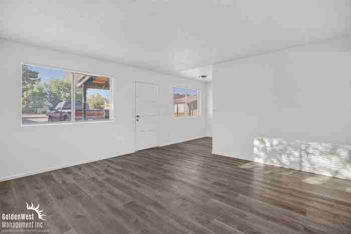 2209 W Belmont Ave #6 - Photo 4 of 17