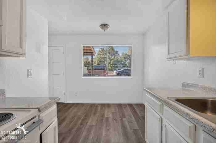 2209 W Belmont Ave #6 - Photo 5 of 17