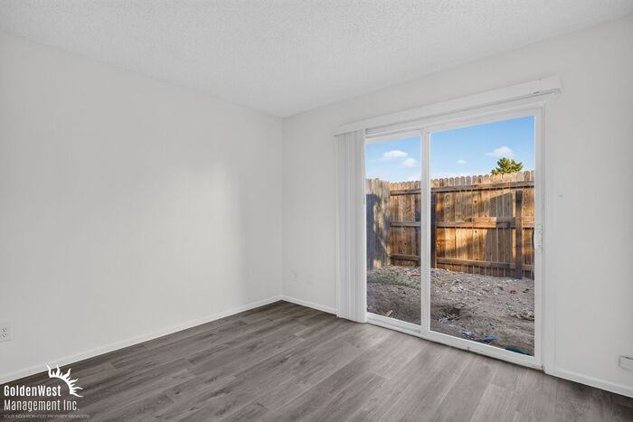 2209 W Belmont Ave #6 - Photo 6 of 17