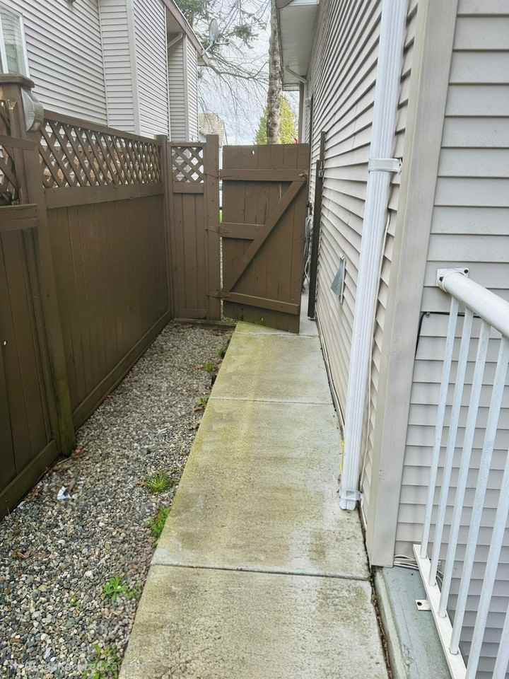 7249 145 St - Photo 3 of 19