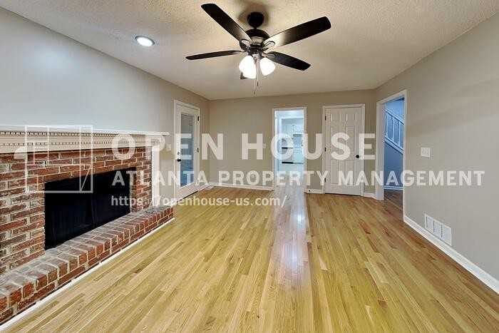 4241 Glenforest Way Ne - Photo 4 of 21