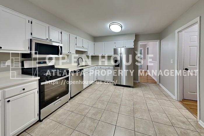 4241 Glenforest Way Ne - Photo 7 of 21