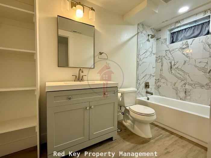 543 Stansbury Ave #B - Photo 7 of 11