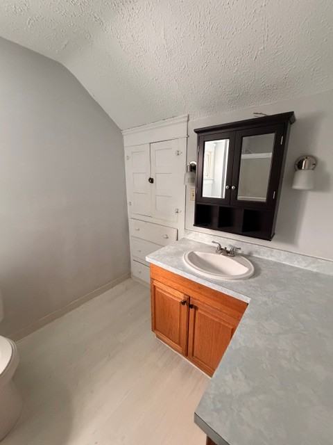 176 Henry St - Photo 4 of 16