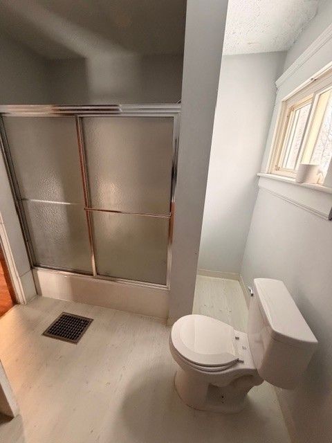 176 Henry St - Photo 5 of 16
