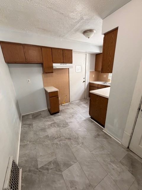176 Henry St - Photo 6 of 16