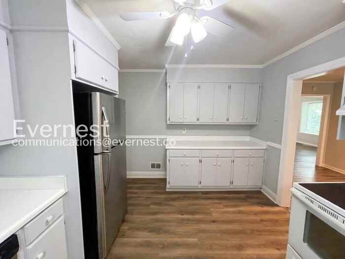 570 Hawkins Dr - Photo 4 of 40