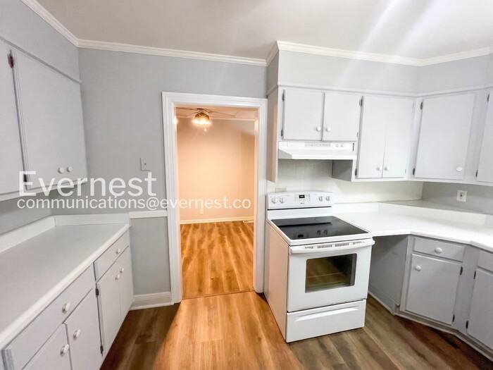 570 Hawkins Dr - Photo 6 of 40