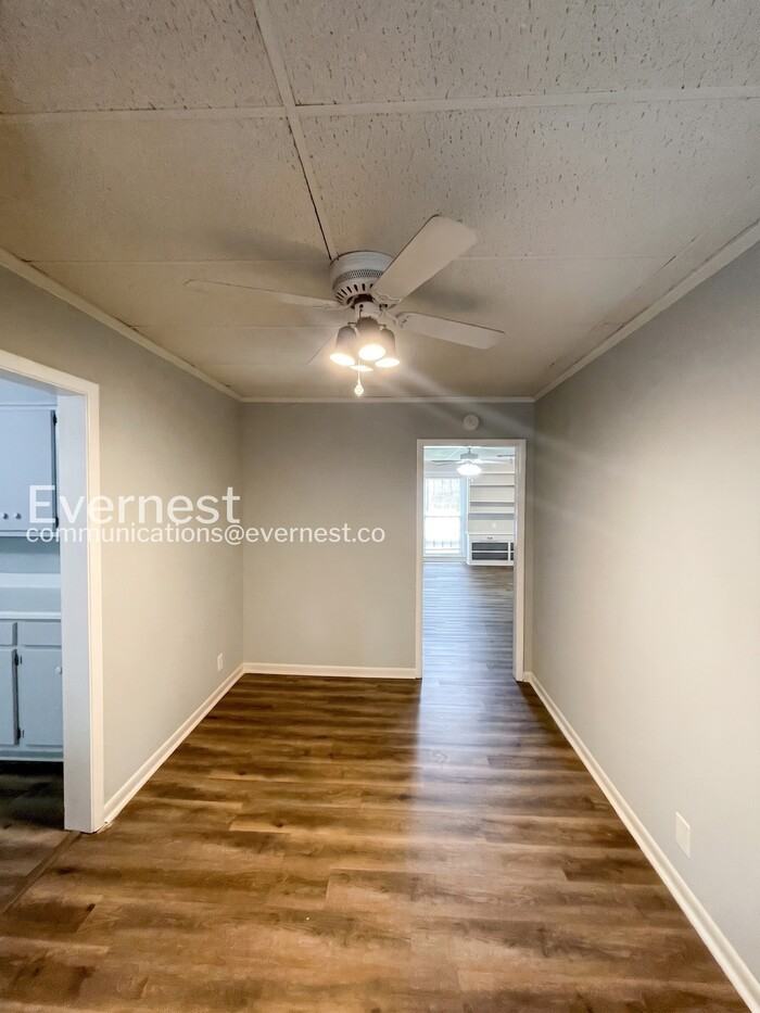 570 Hawkins Dr - Photo 7 of 40