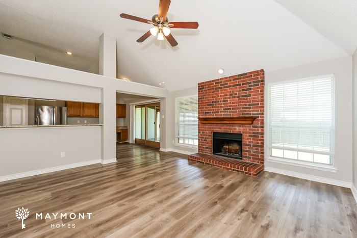 819 Crooked Creek Ln - Photo 4 of 15
