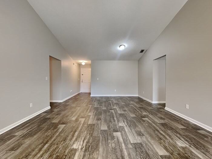 6463 Silk Leaf Ln - Photo 4 of 21