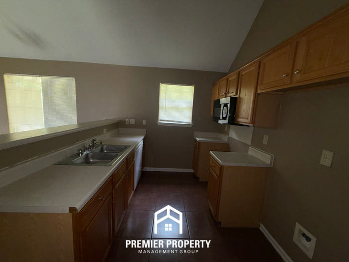 3755 Clarion Dr - Photo 6 of 18