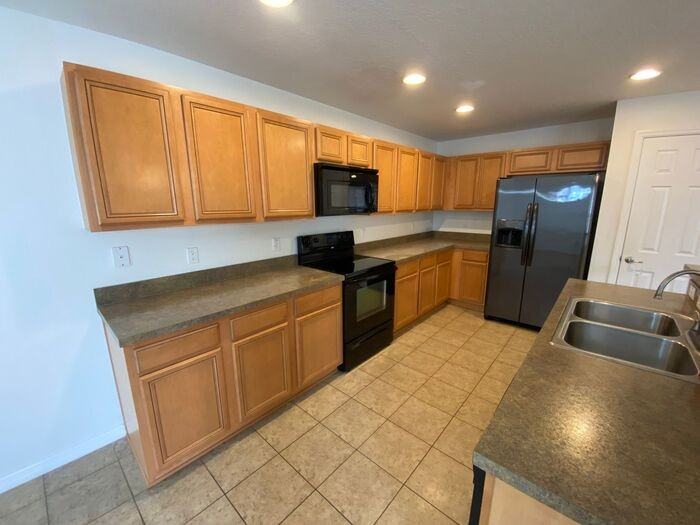 2457 Formax Dr - Photo 4 of 18