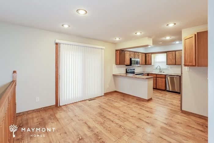 9732 Nw Overhill Dr - Photo 5 of 13