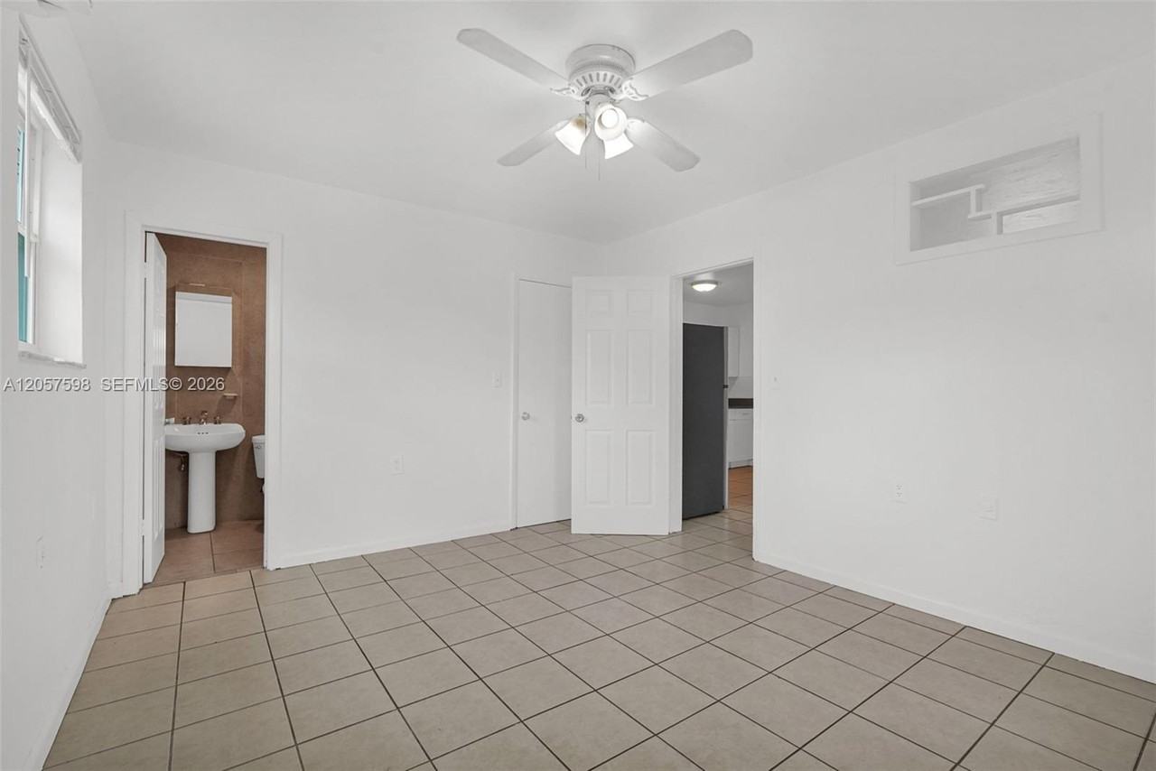 577 Nw 90th St #6 - Photo 4 of 20